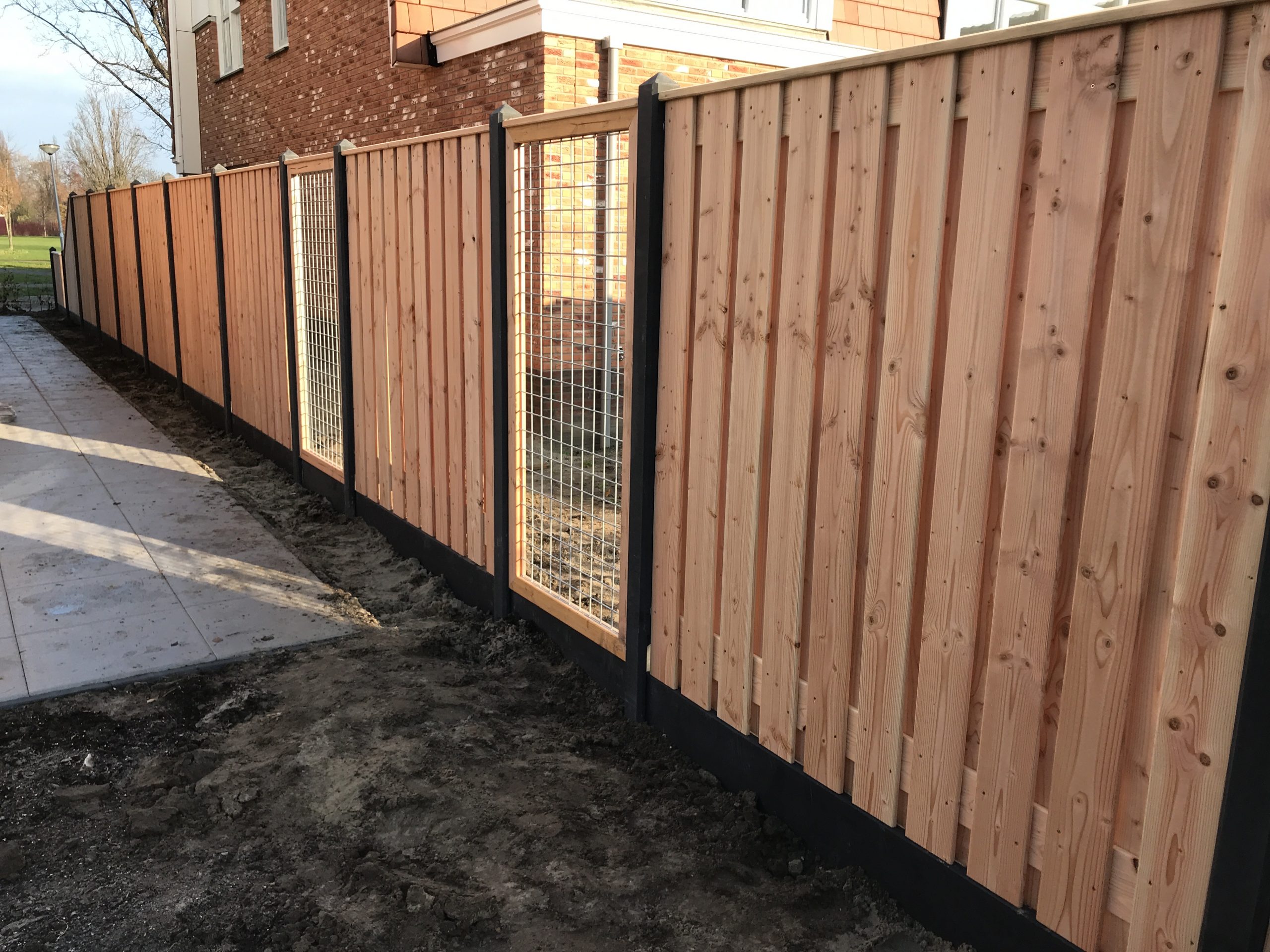 Schutting laten plaatsen met gaas